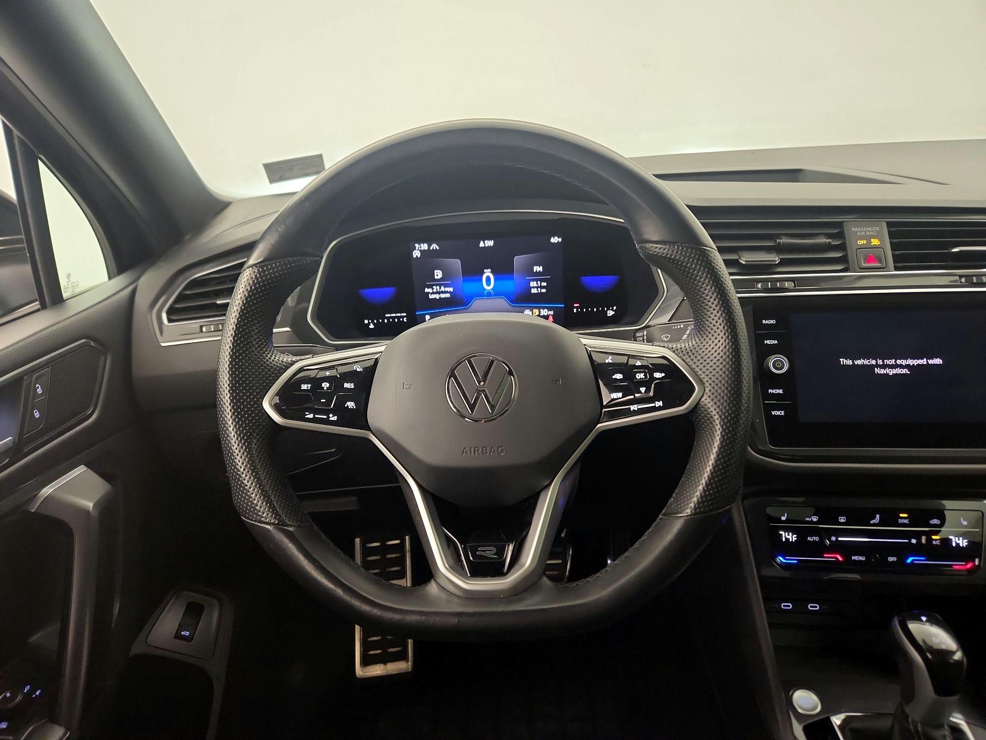 Thumbnail: 2022 Volkswagen Tiguan - 10