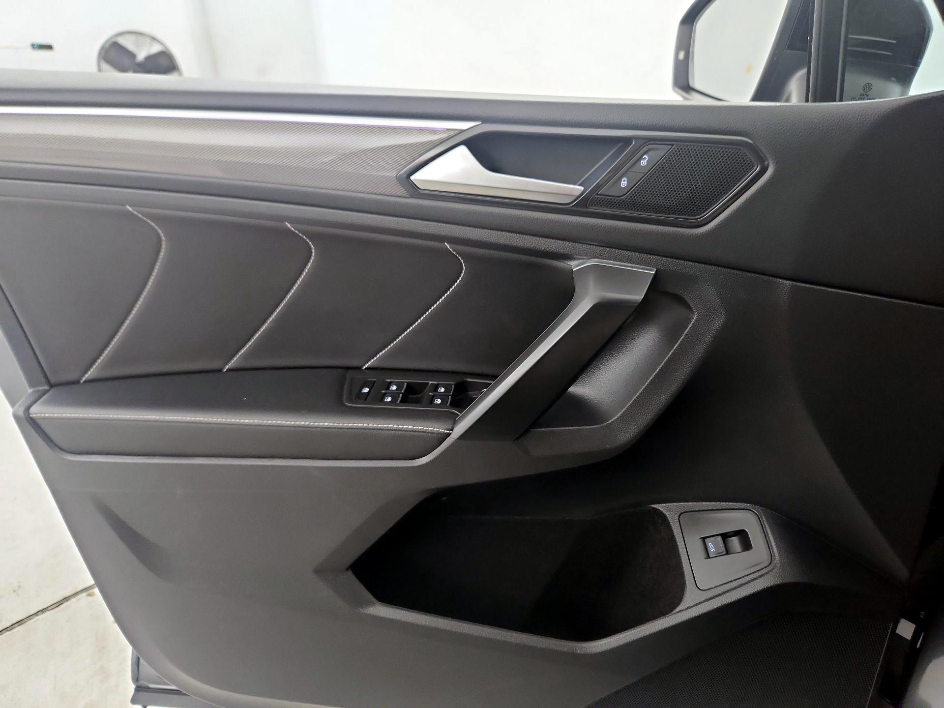 Thumbnail: 2022 Volkswagen Tiguan - 12