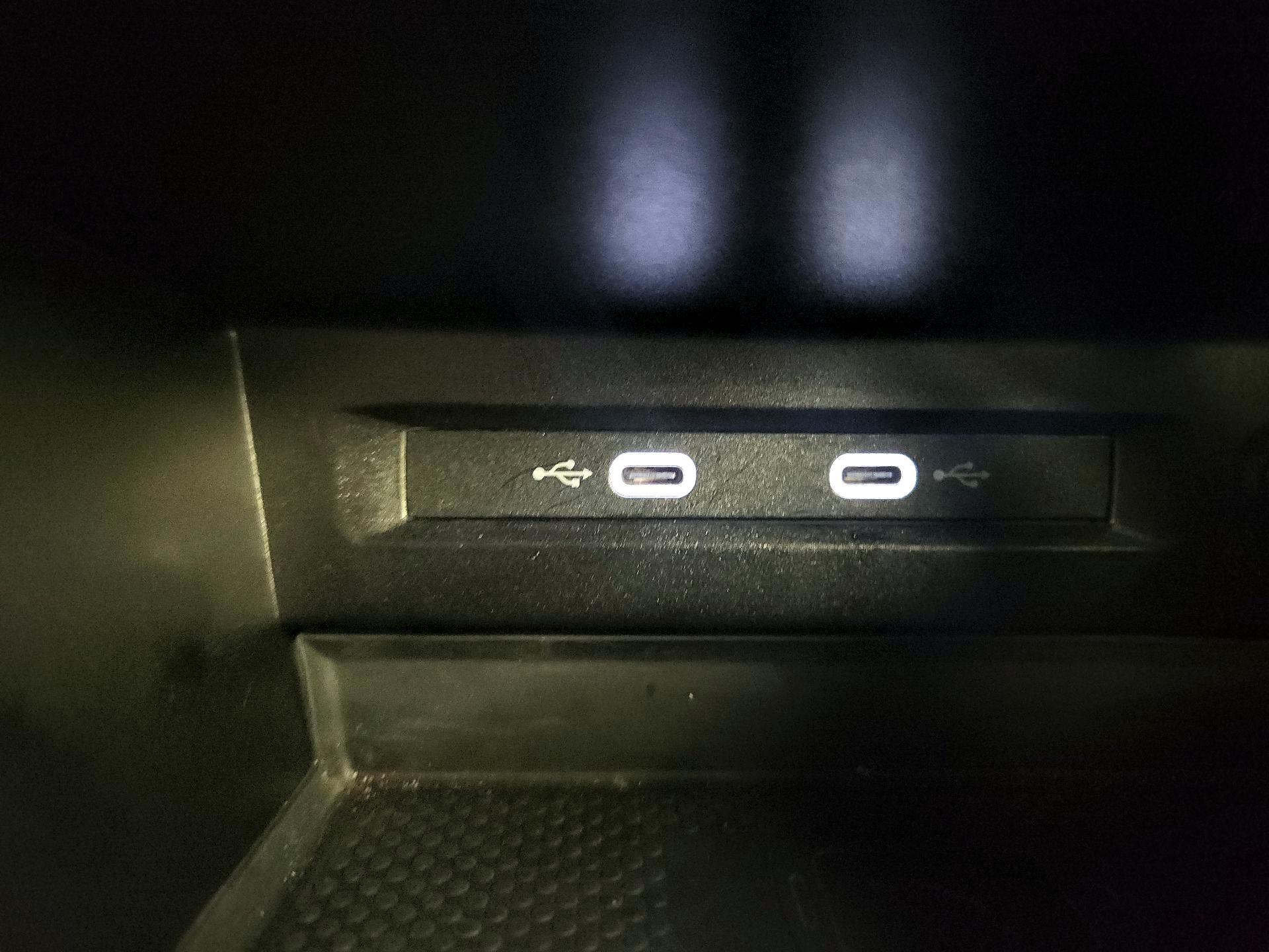 Thumbnail: 2022 Volkswagen Tiguan - 18