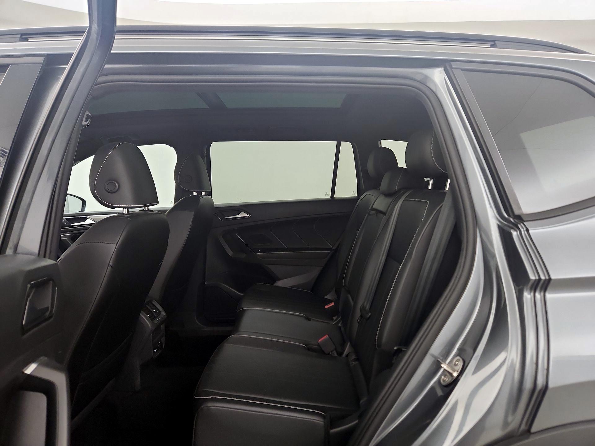 Thumbnail: 2022 Volkswagen Tiguan - 20