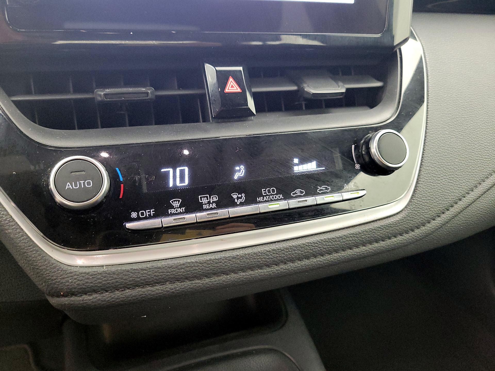 Thumbnail: 2015 Nissan Altima - 16