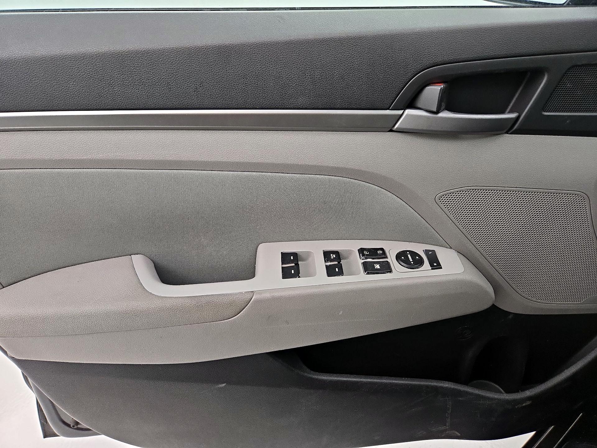 Thumbnail: 2017 Hyundai Elantra - 12