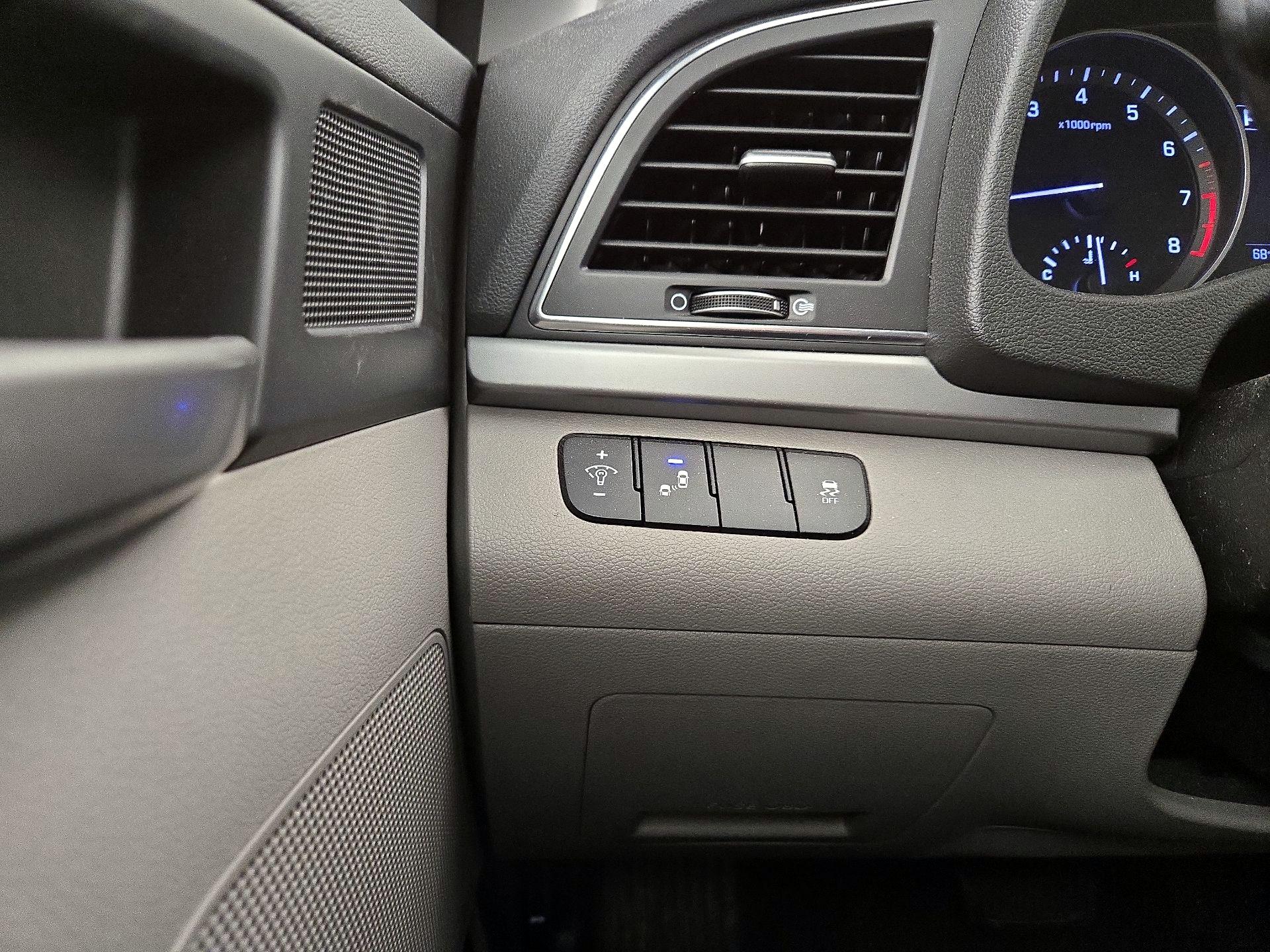 Thumbnail: 2017 Hyundai Elantra - 13