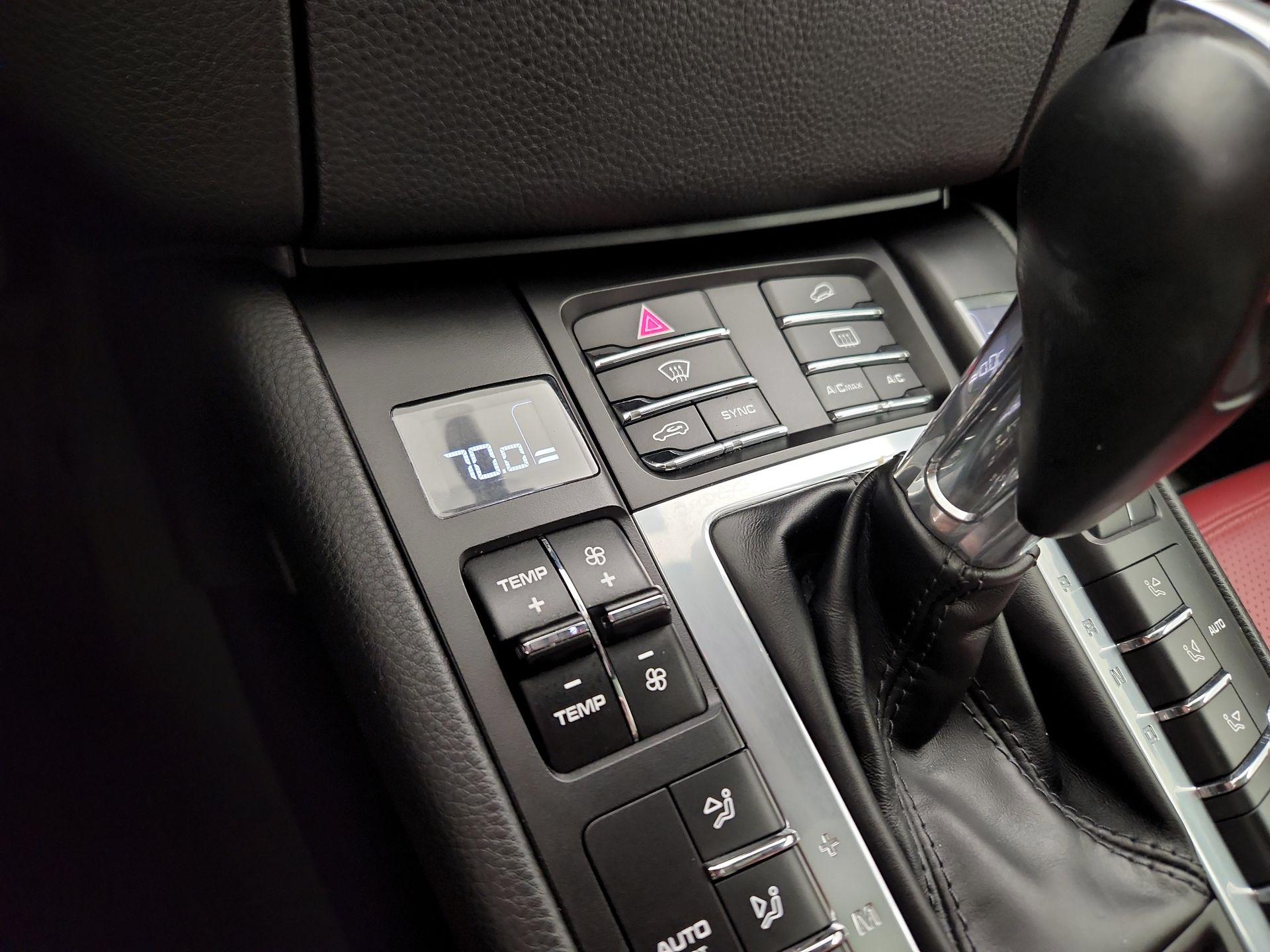 Thumbnail: 2018 Porsche Macan - 17