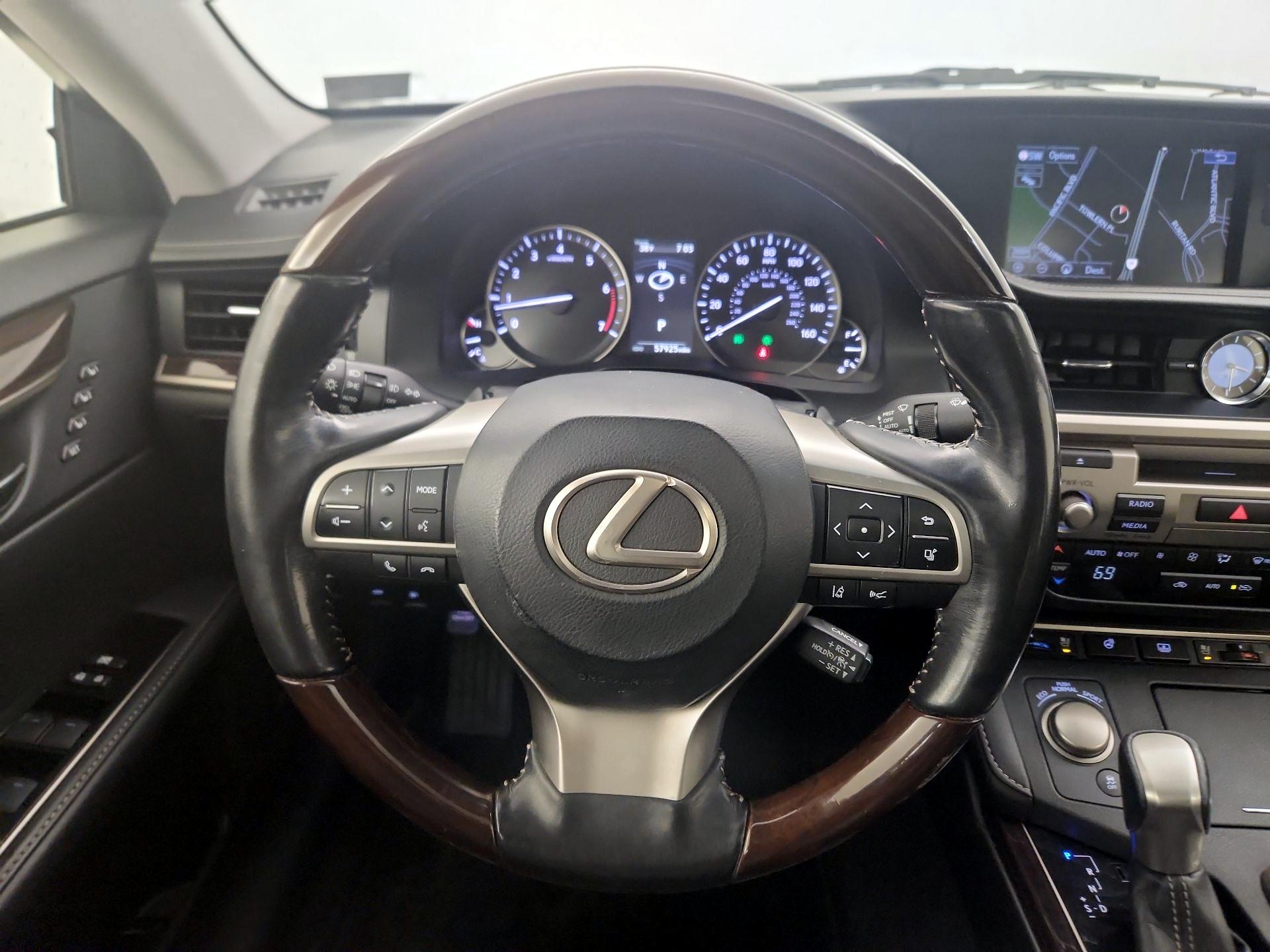 Thumbnail: 2016 Lexus ES - 10