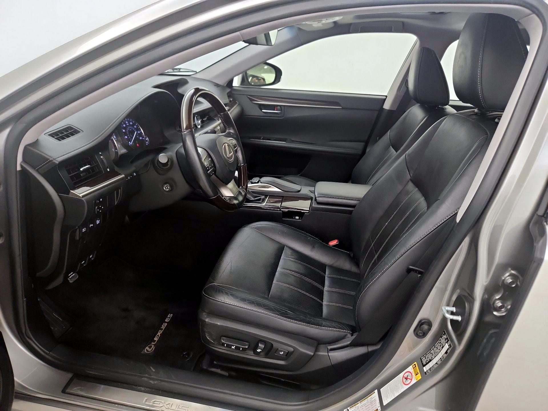 Thumbnail: 2016 Lexus ES - 11