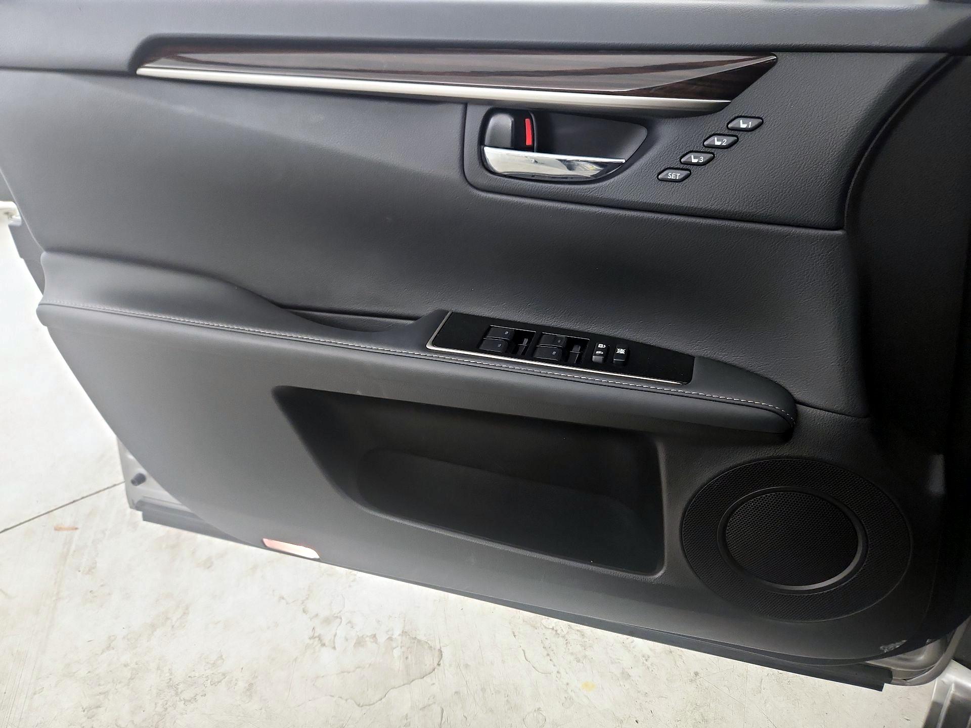 Thumbnail: 2016 Lexus ES - 12