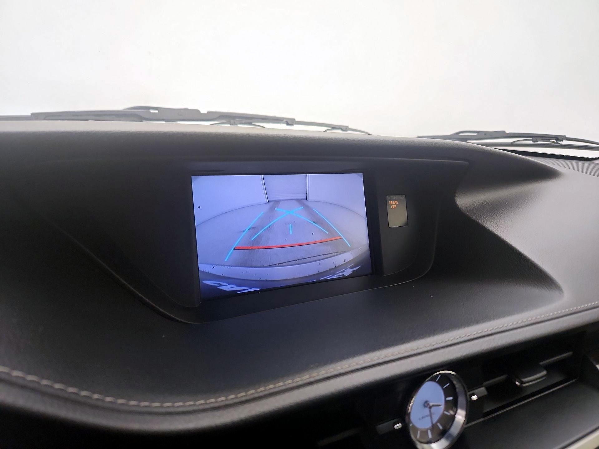 Thumbnail: 2016 Lexus ES - 15