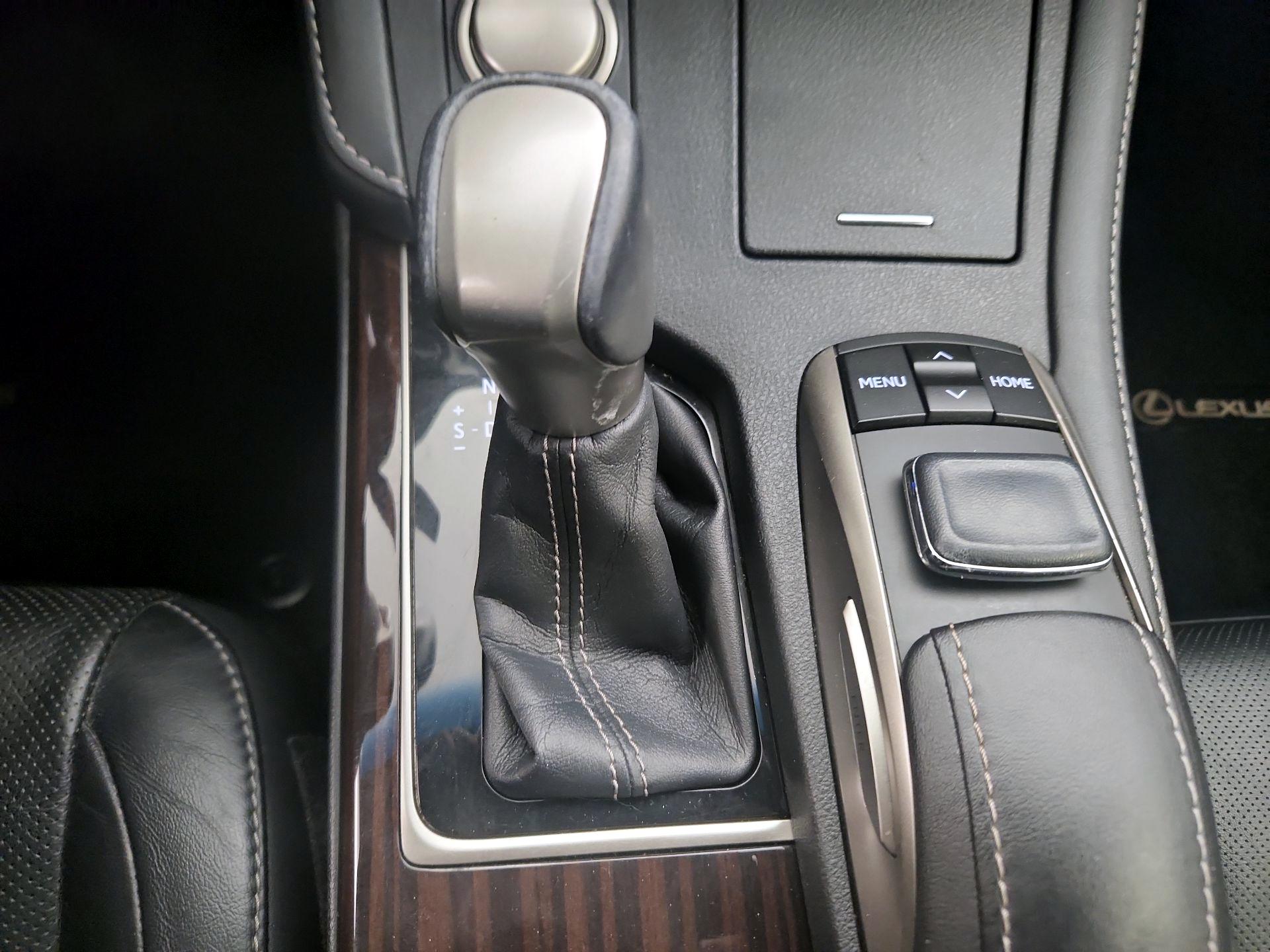 Thumbnail: 2016 Lexus ES - 18