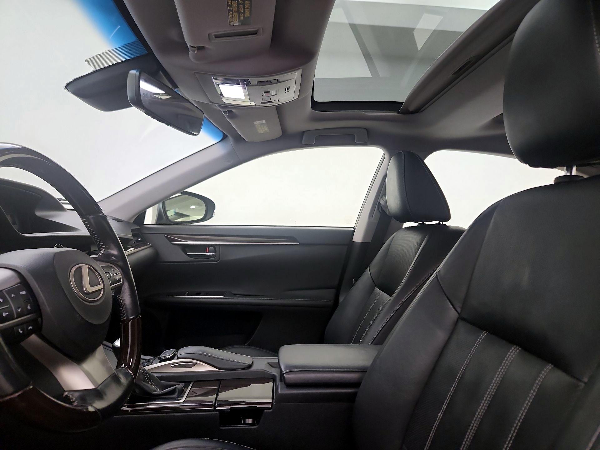 Thumbnail: 2016 Lexus ES - 19