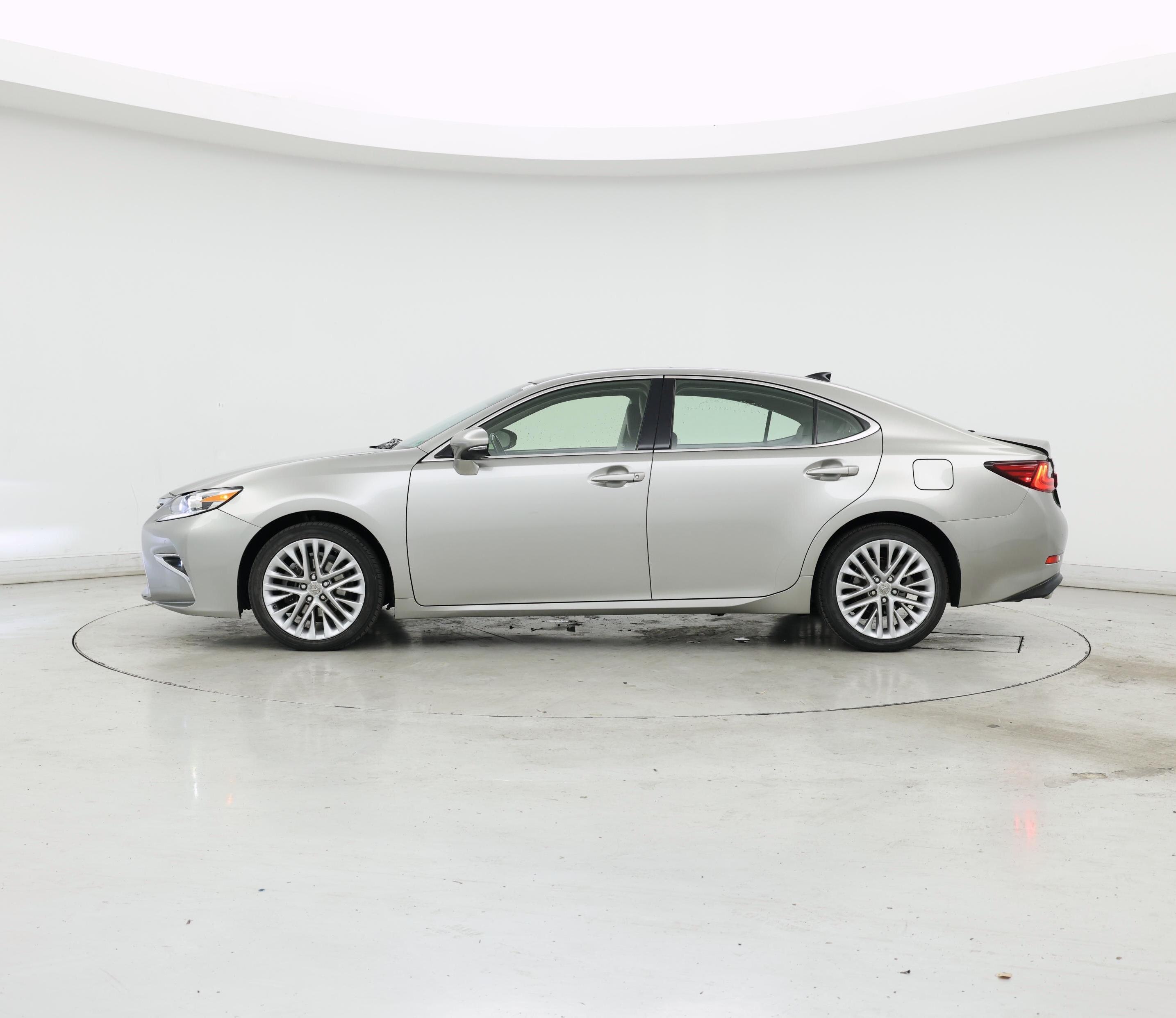 Thumbnail: 2016 Lexus ES - 3