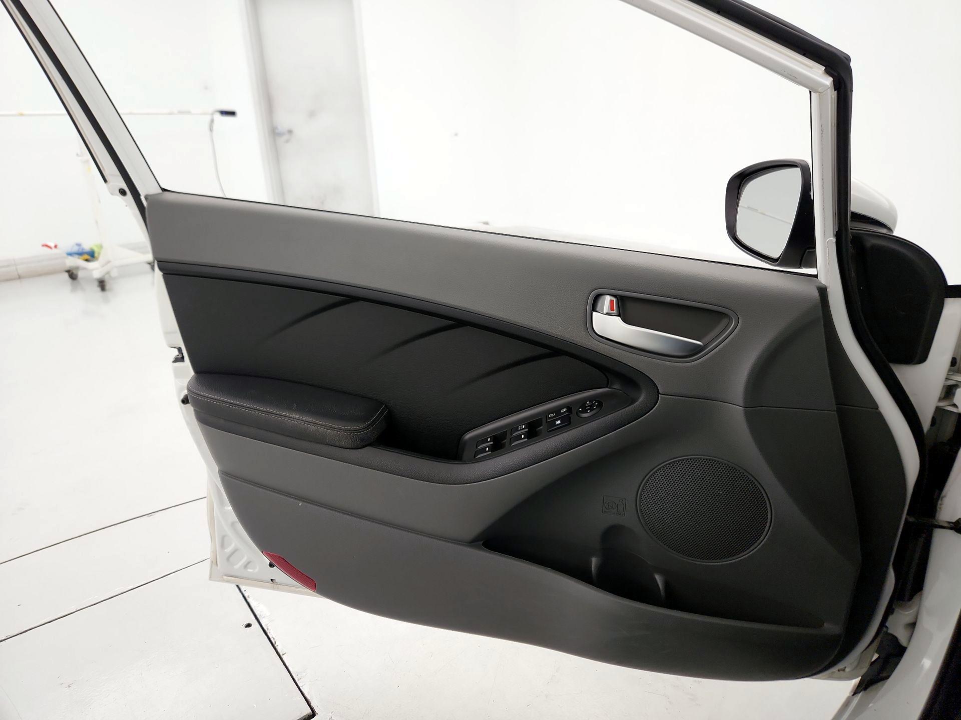 Thumbnail: 2018 Kia Forte - 12