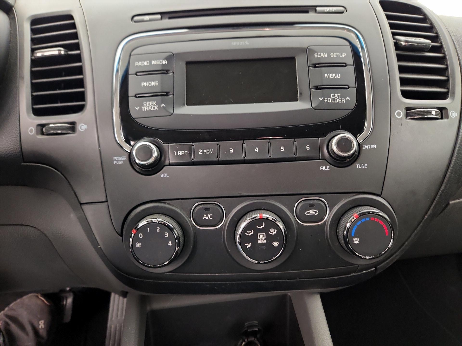 Thumbnail: 2018 Kia Forte - 15