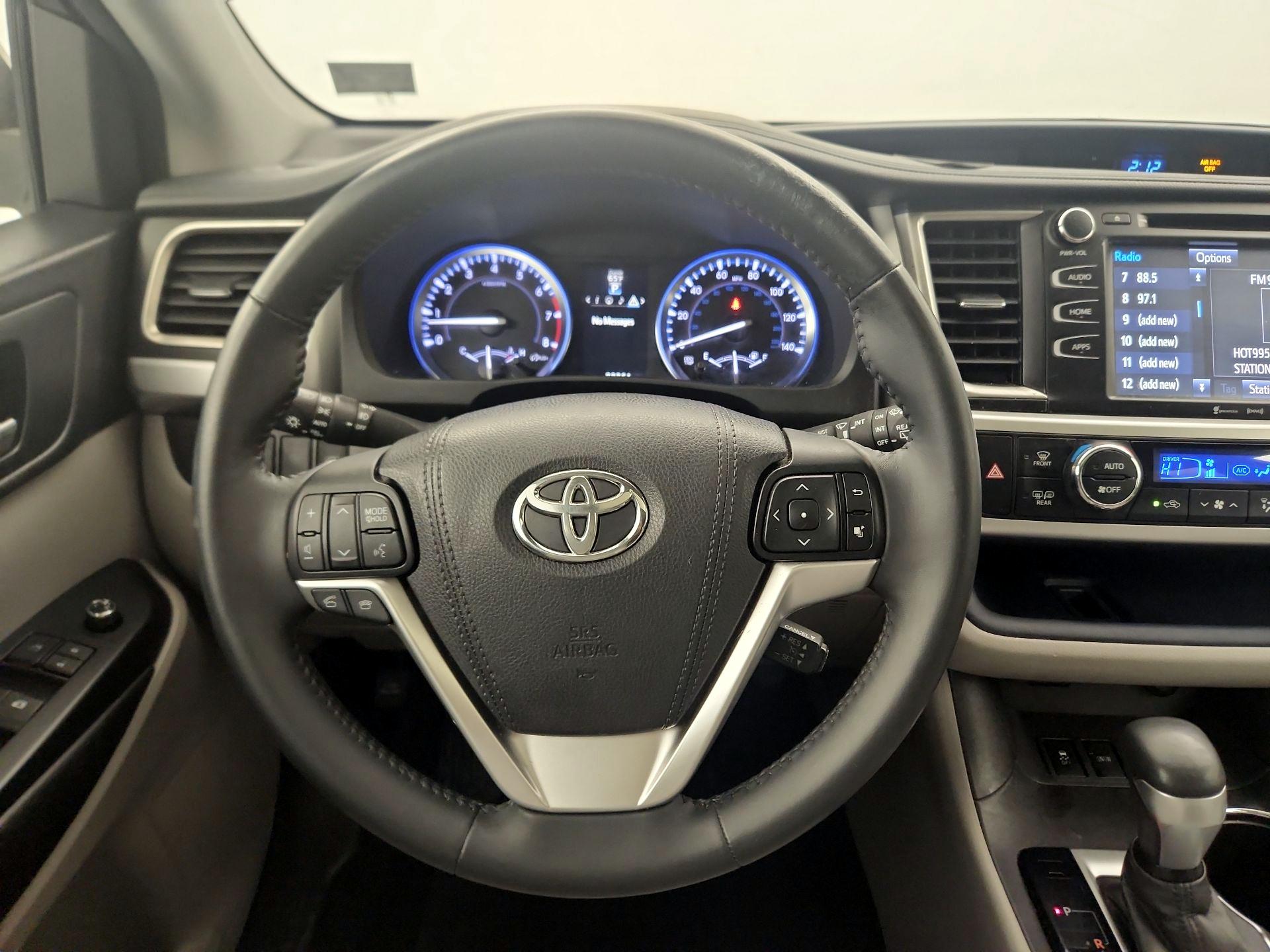 Thumbnail: 2016 Toyota Highlander - 10