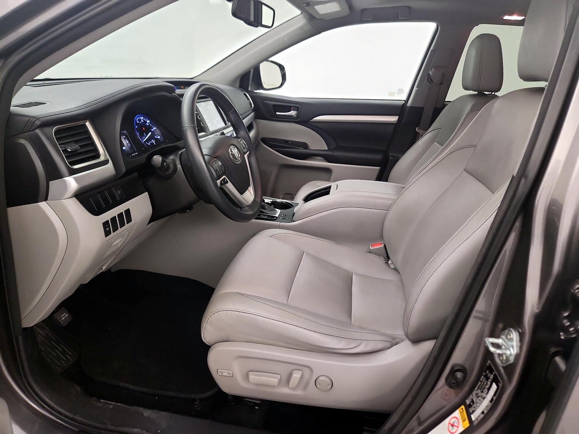 Thumbnail: 2016 Toyota Highlander - 11