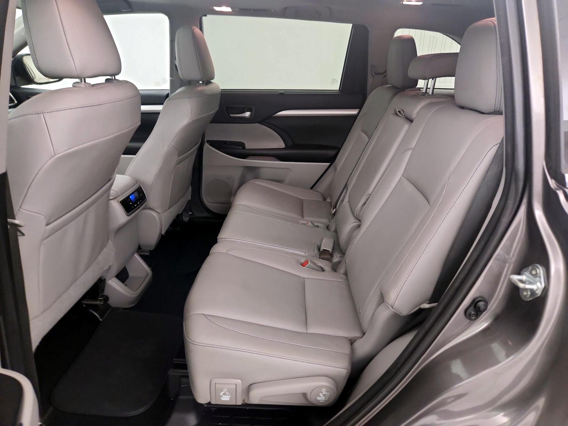 Thumbnail: 2016 Toyota Highlander - 18