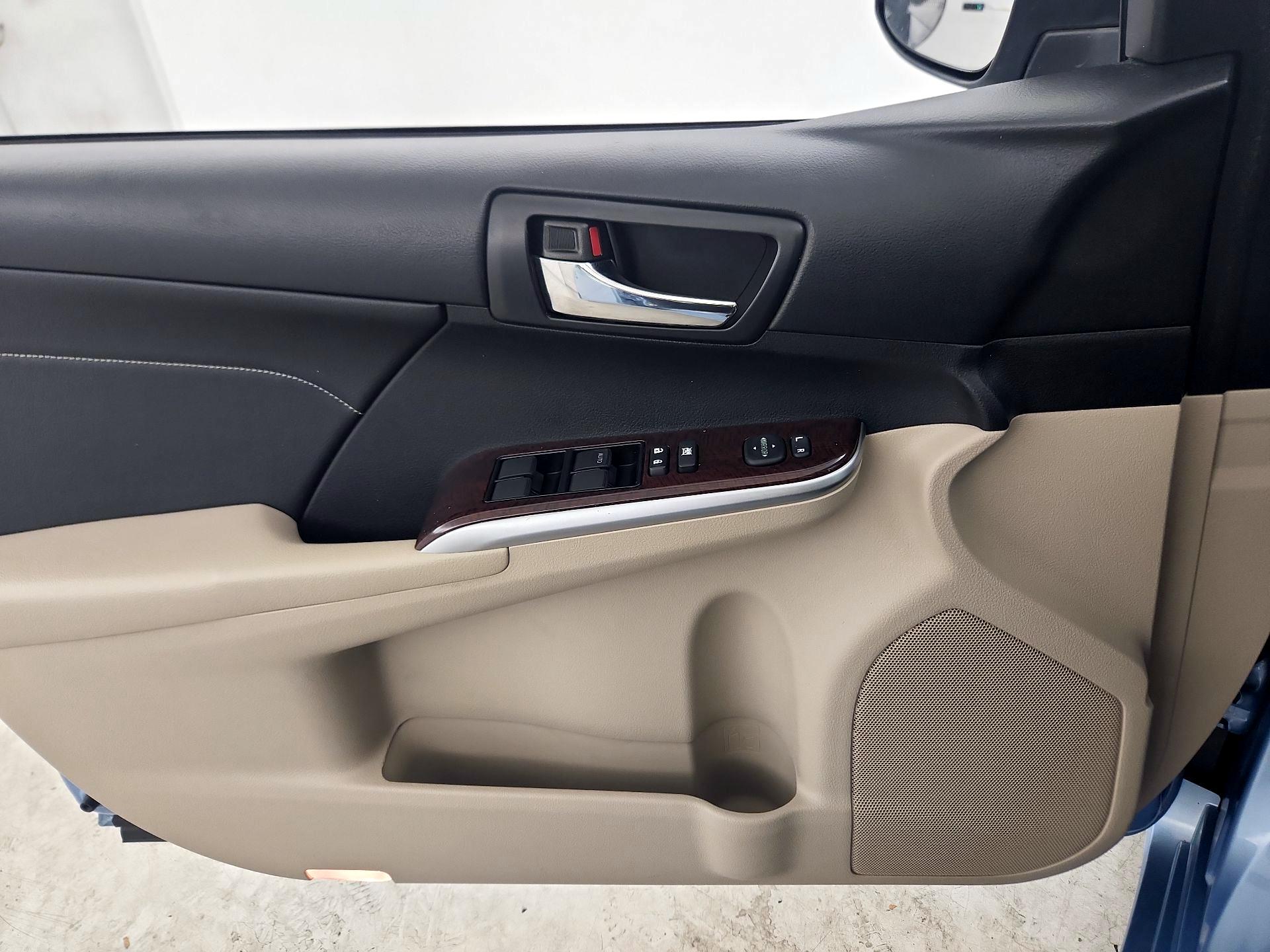 Thumbnail: 2014 Toyota Camry - 12