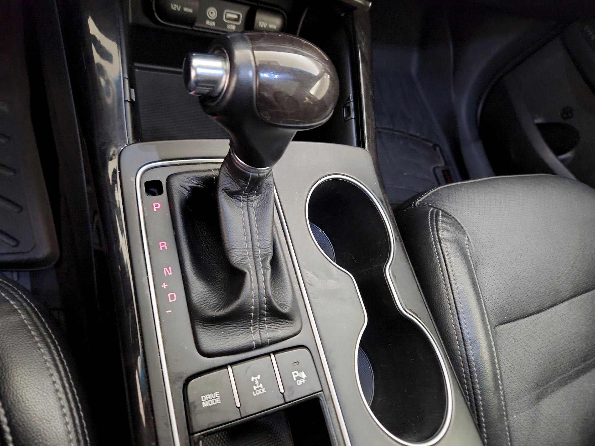 Thumbnail: 2016 Kia Sorento - 18