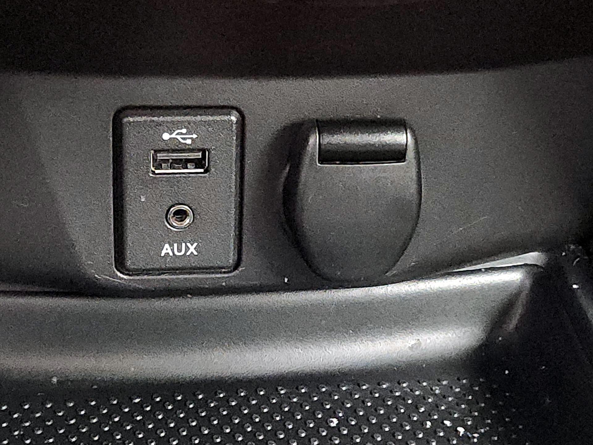 Thumbnail: 2015 Nissan Rogue - 19