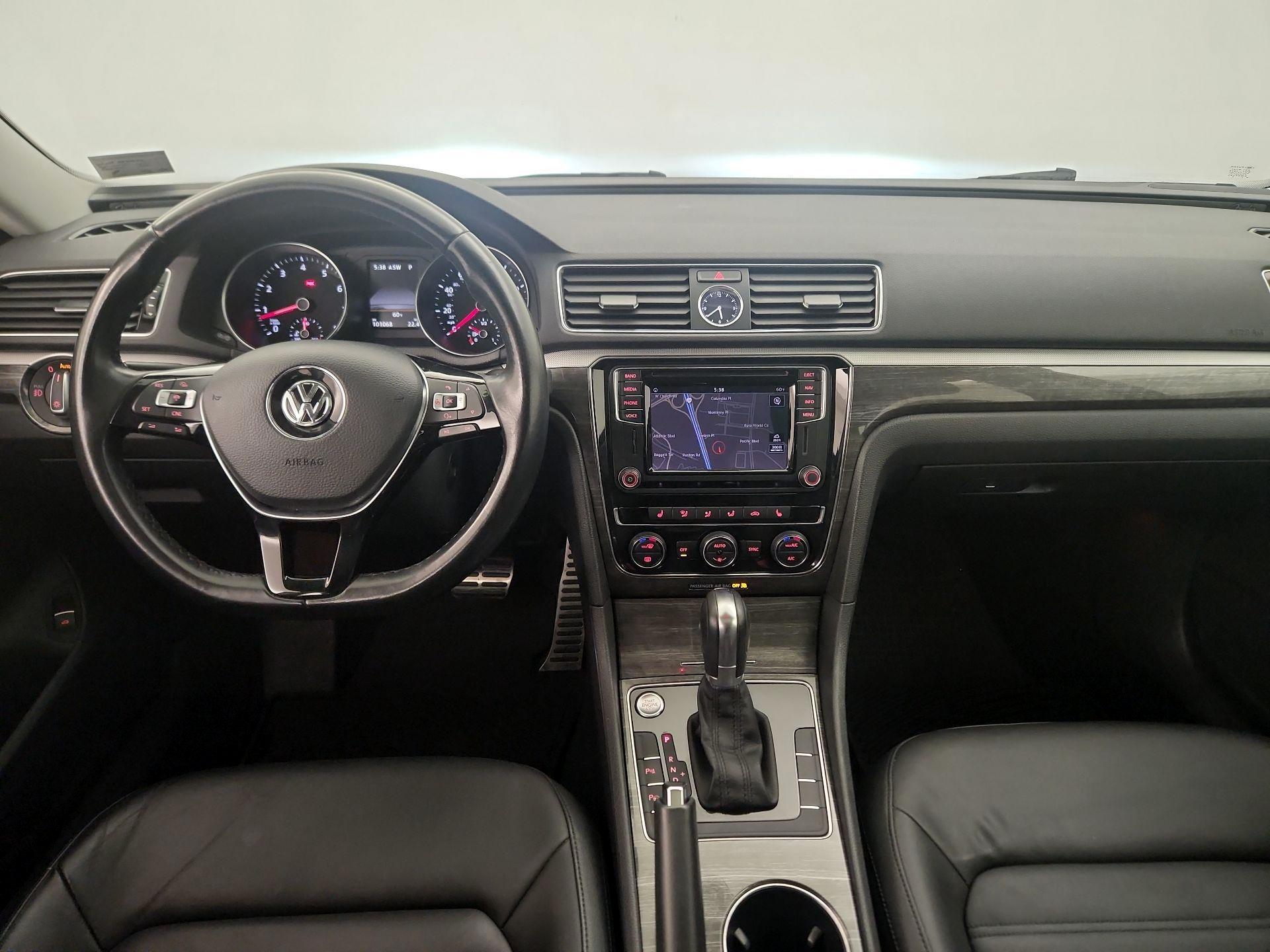 Thumbnail: 2016 Volkswagen Passat - 9