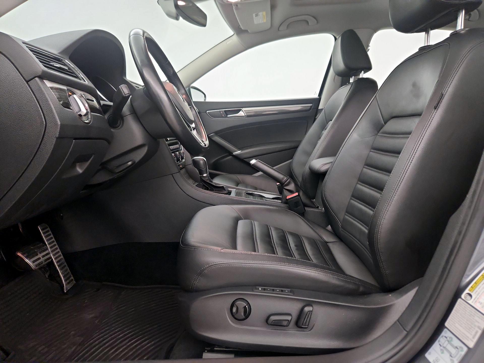 Thumbnail: 2016 Volkswagen Passat - 11