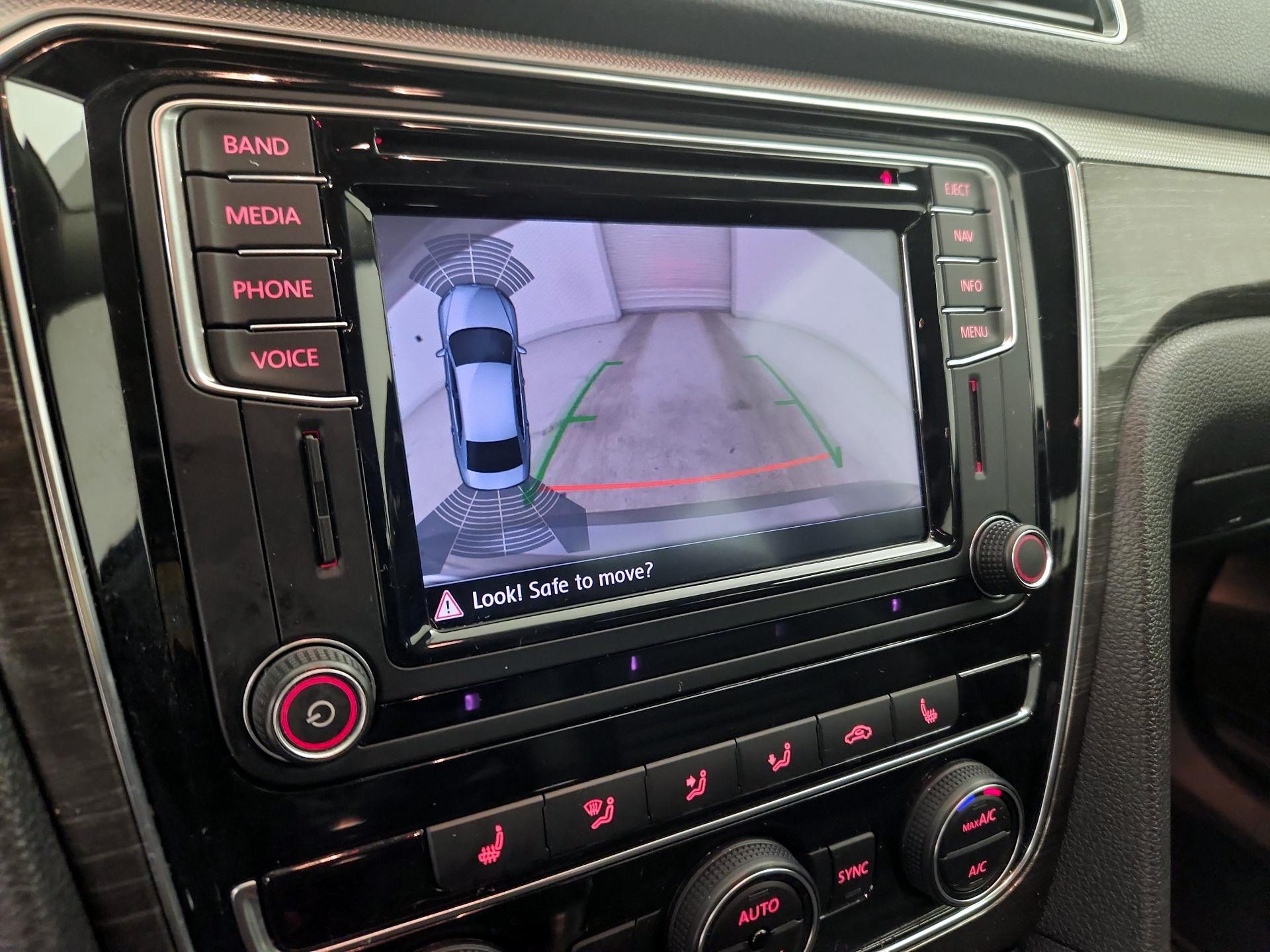 Thumbnail: 2016 Volkswagen Passat - 15