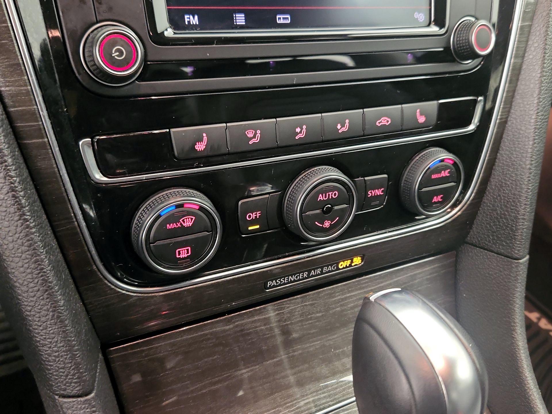 Thumbnail: 2016 Volkswagen Passat - 17