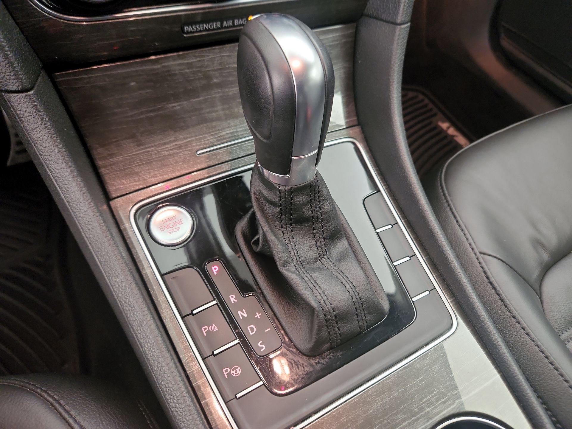 Thumbnail: 2016 Volkswagen Passat - 18