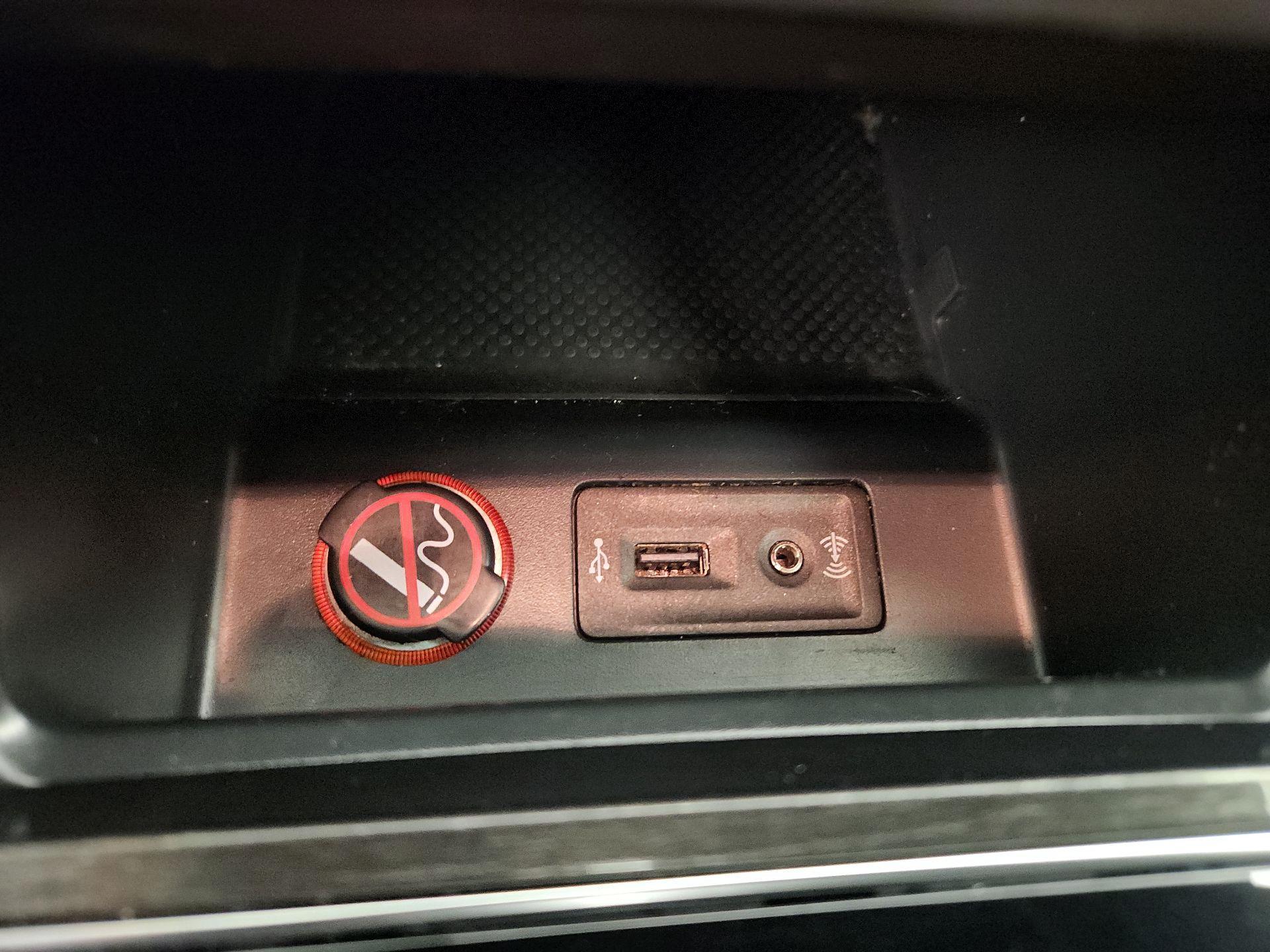 Thumbnail: 2016 Volkswagen Passat - 19