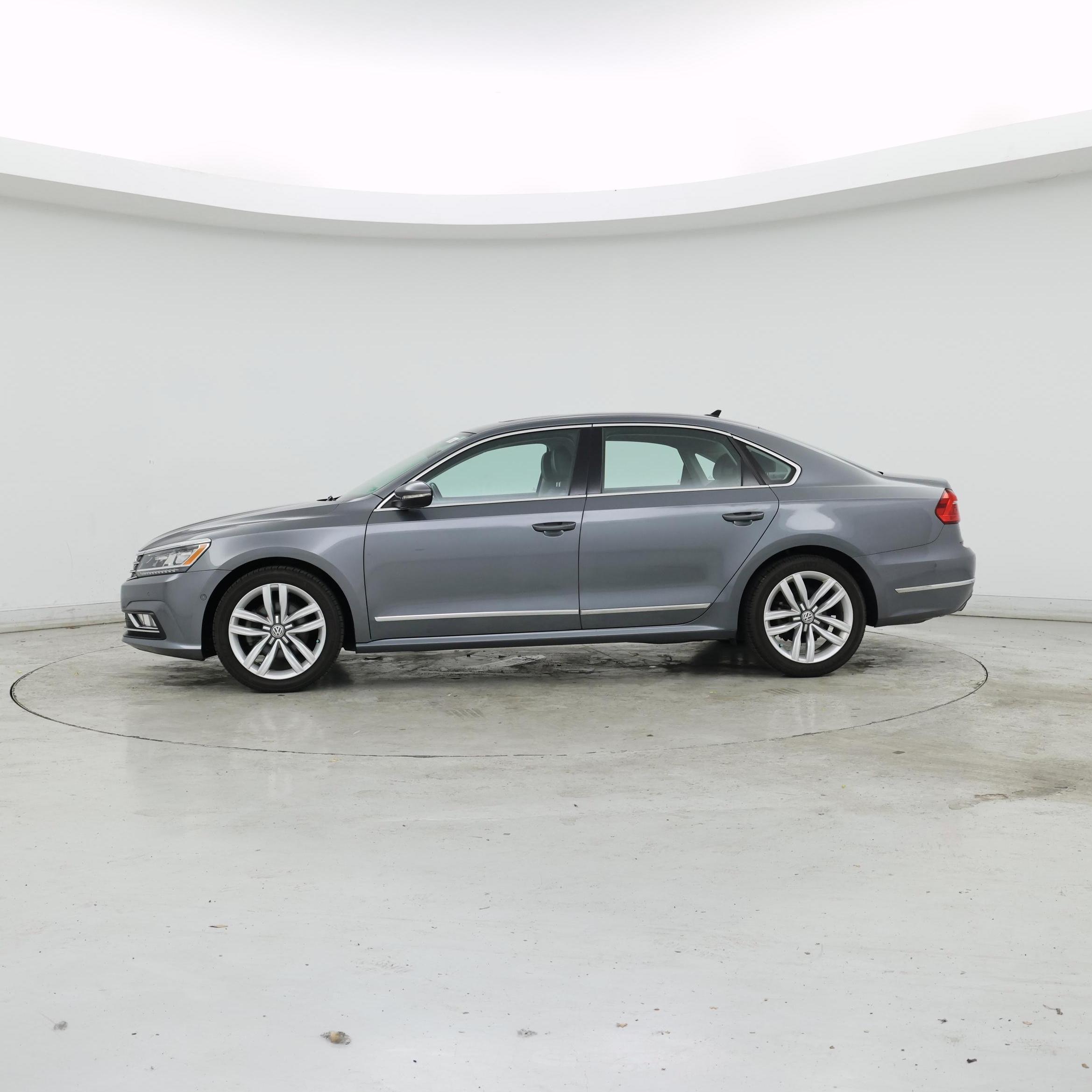 Thumbnail: 2016 Volkswagen Passat - 3
