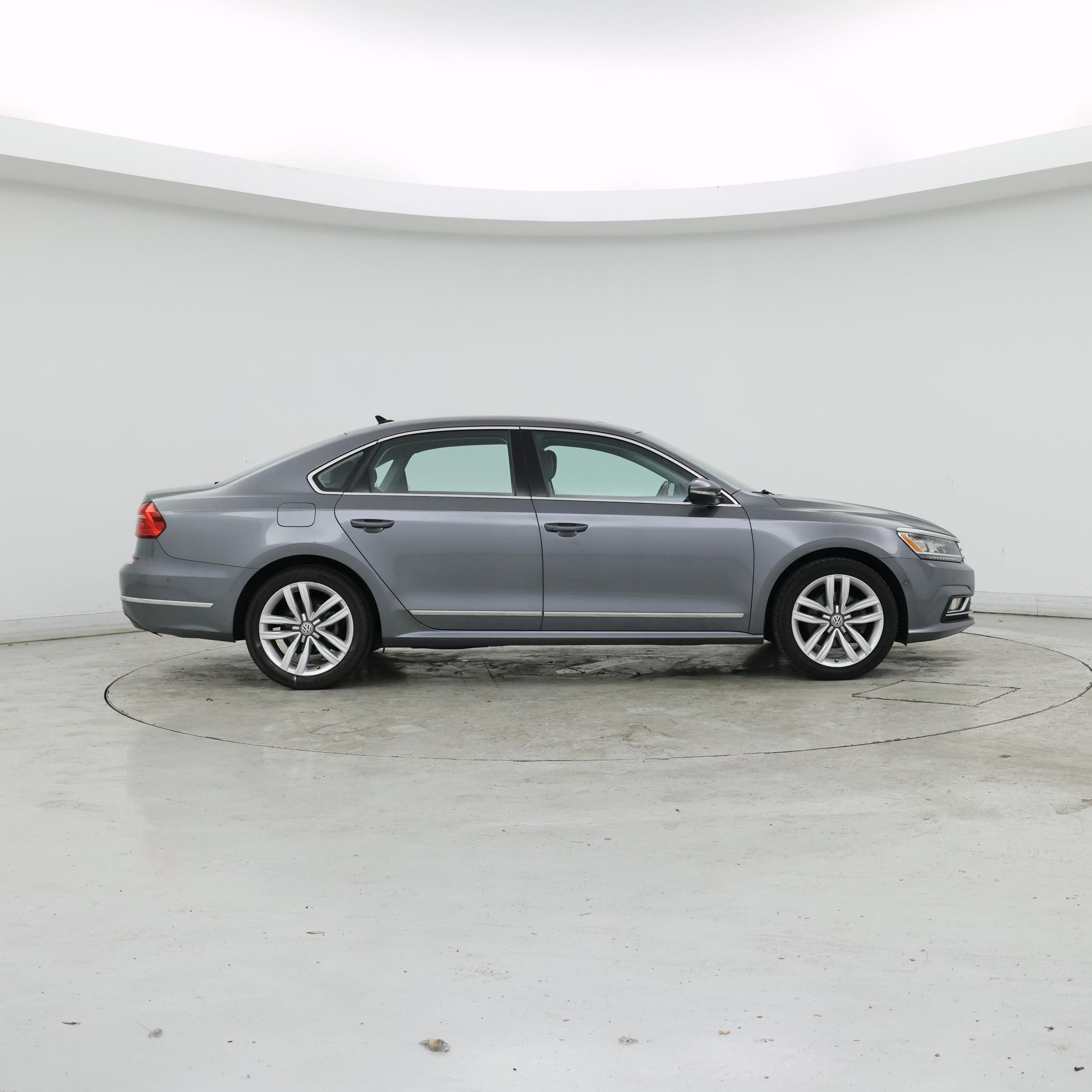 Thumbnail: 2016 Volkswagen Passat - 7