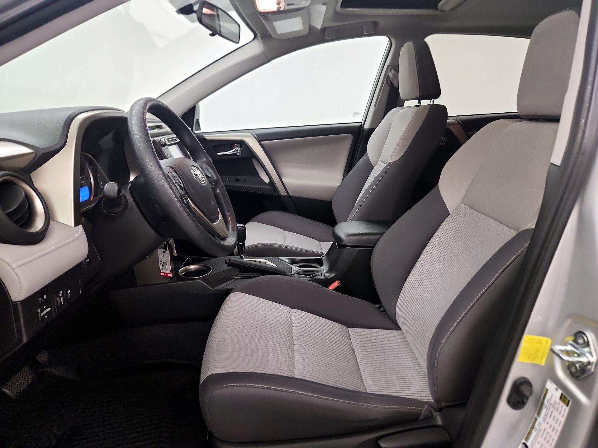 Thumbnail: 2015 Toyota RAV4 - 11