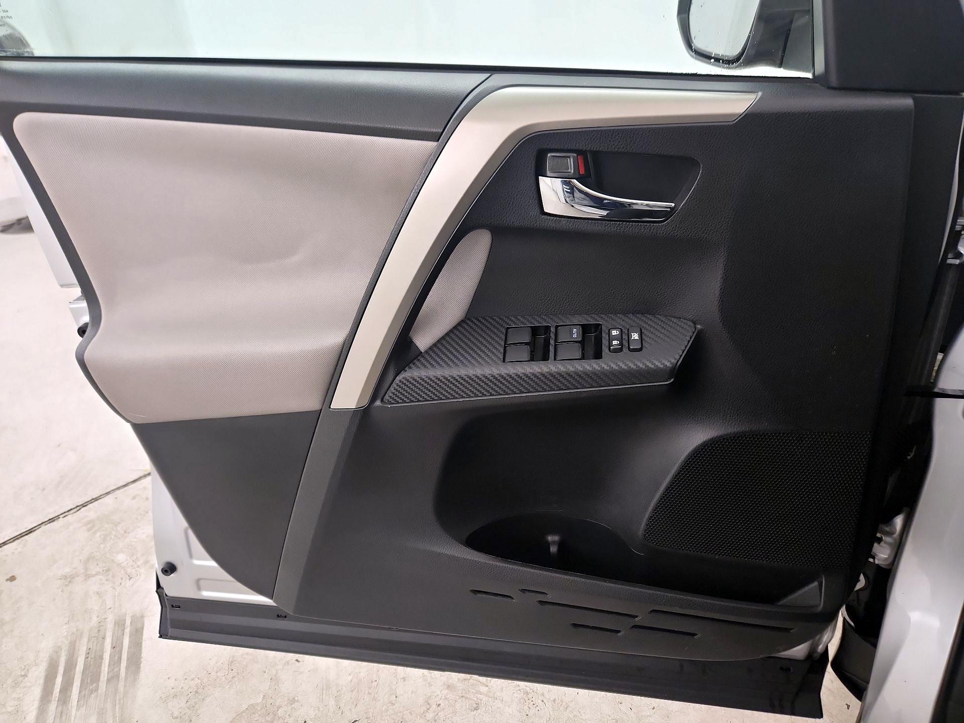 Thumbnail: 2015 Toyota RAV4 - 12