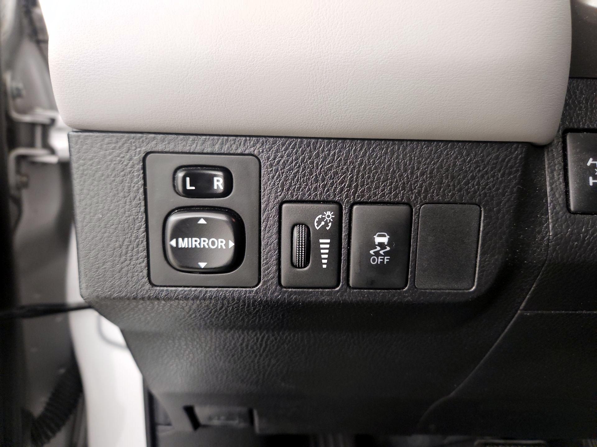 Thumbnail: 2015 Toyota RAV4 - 13