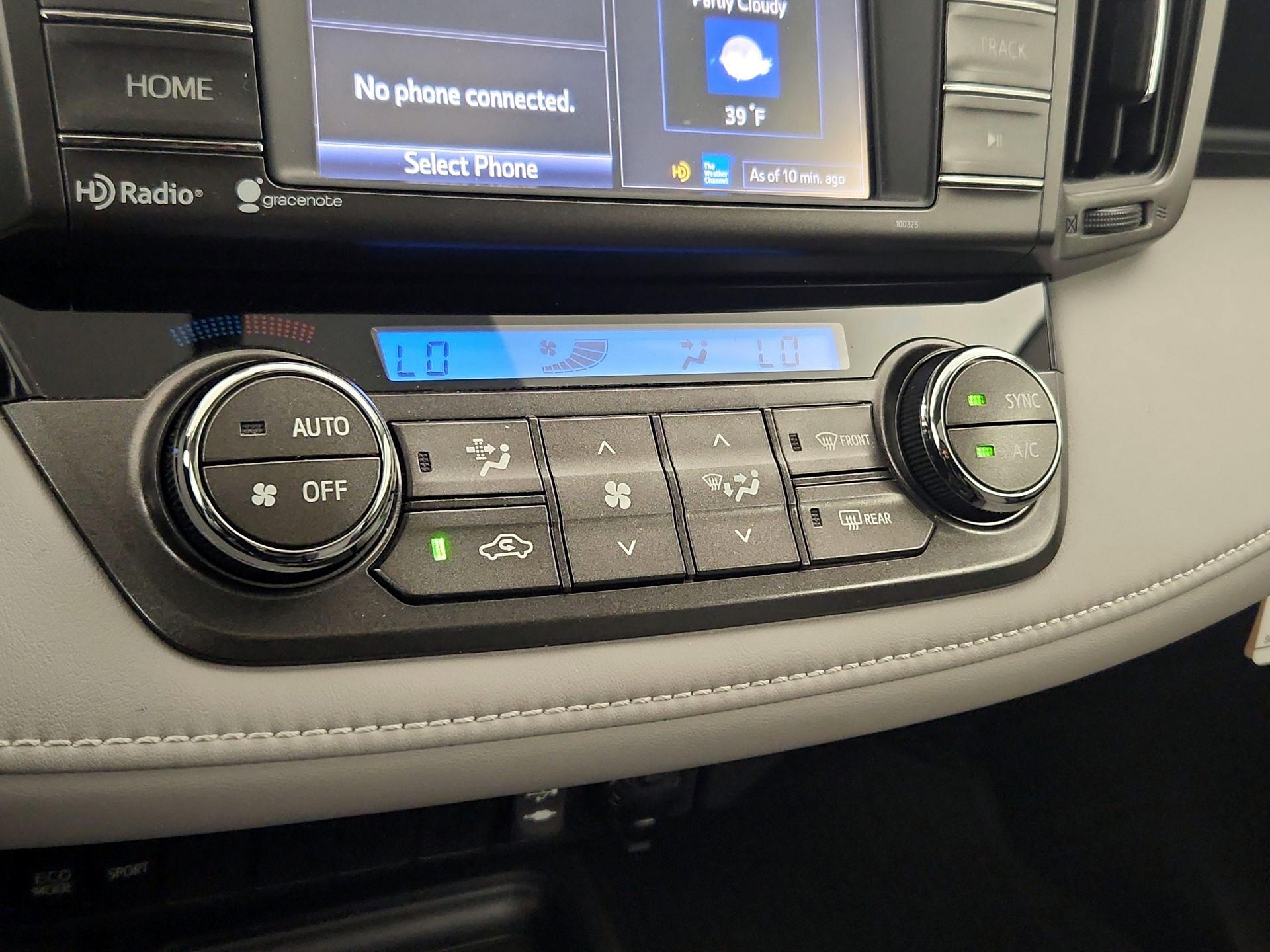 Thumbnail: 2015 Toyota RAV4 - 16