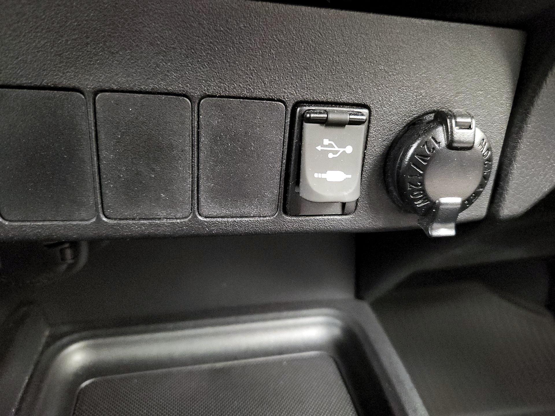 Thumbnail: 2015 Toyota RAV4 - 18