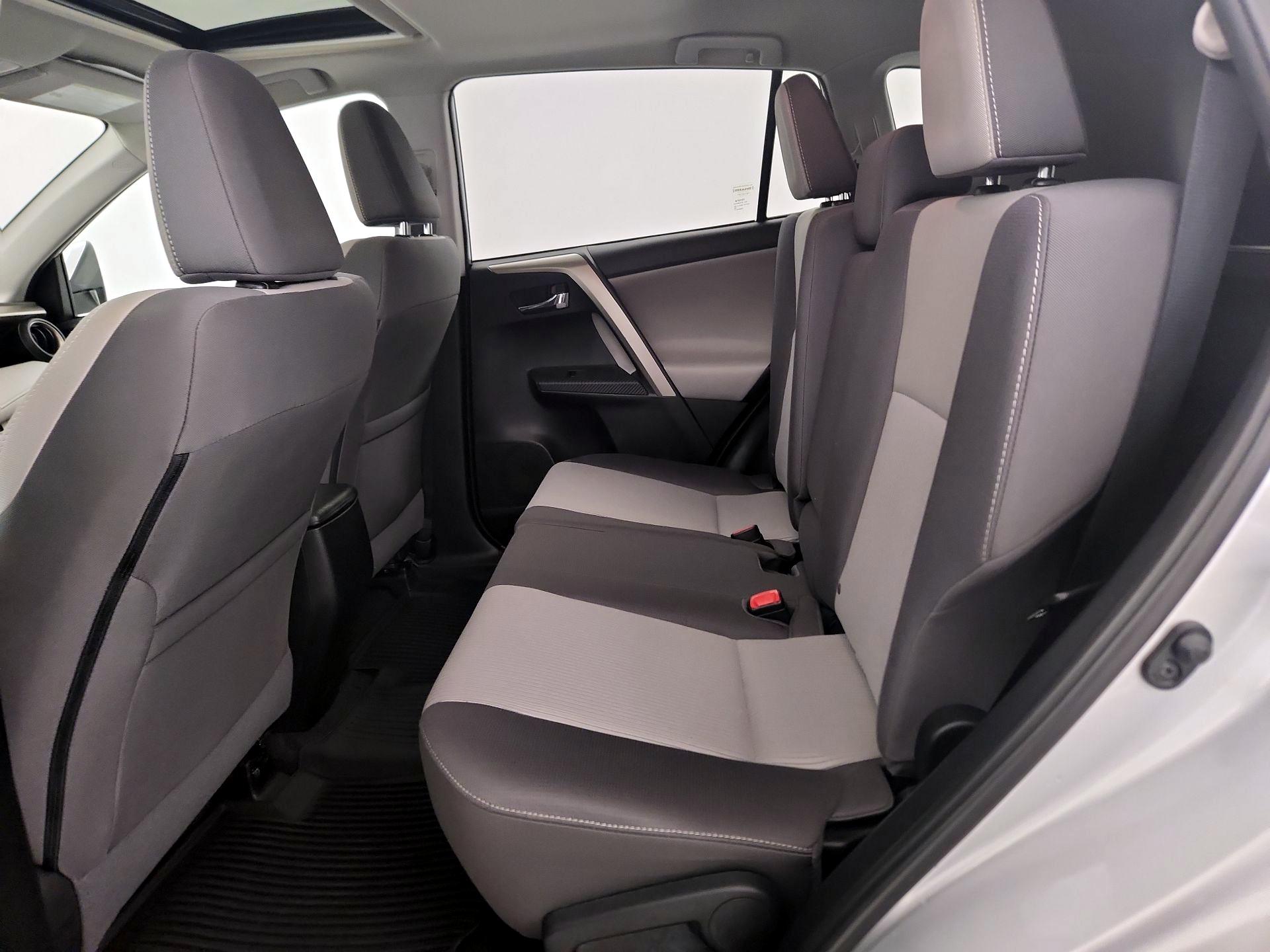 Thumbnail: 2015 Toyota RAV4 - 20