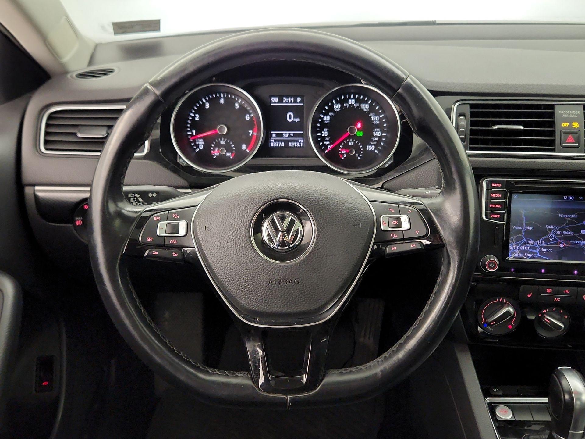 Thumbnail: 2016 Volkswagen Jetta - 10