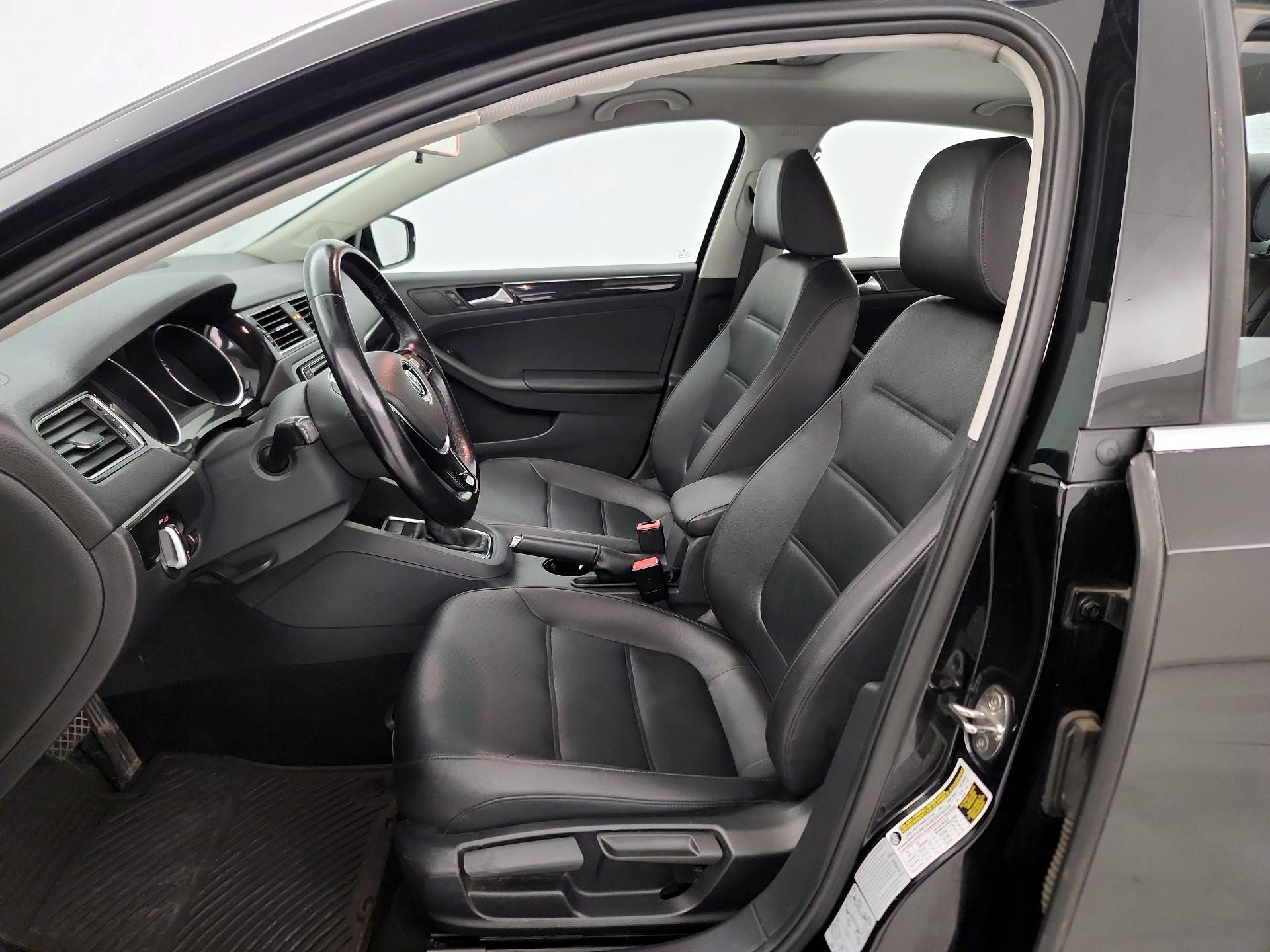 Thumbnail: 2016 Volkswagen Jetta - 11