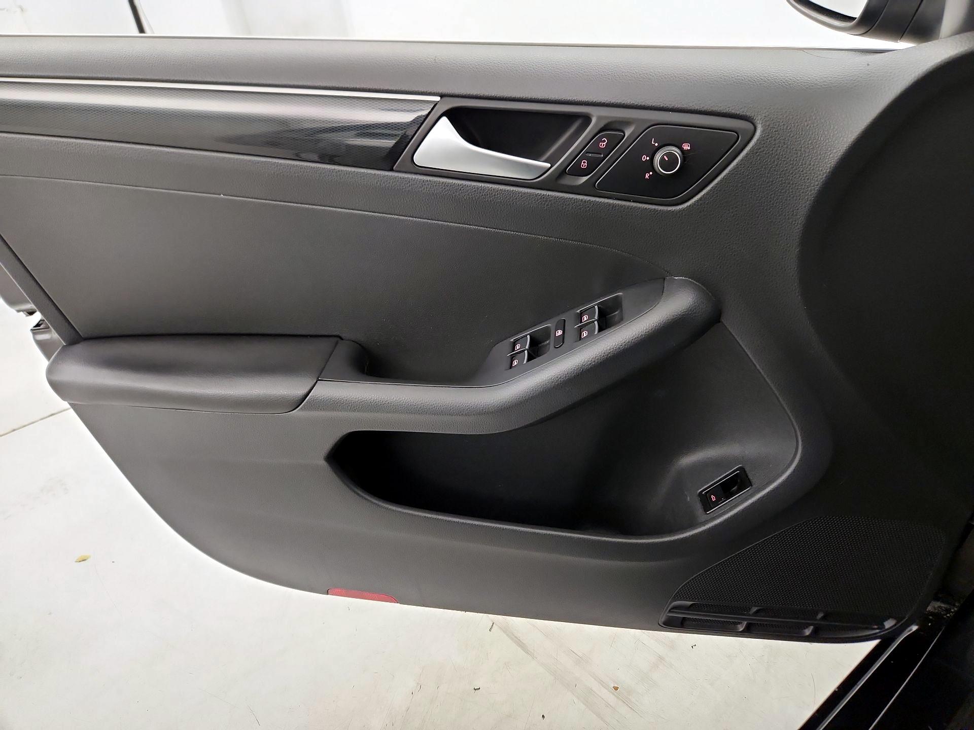 Thumbnail: 2016 Volkswagen Jetta - 12