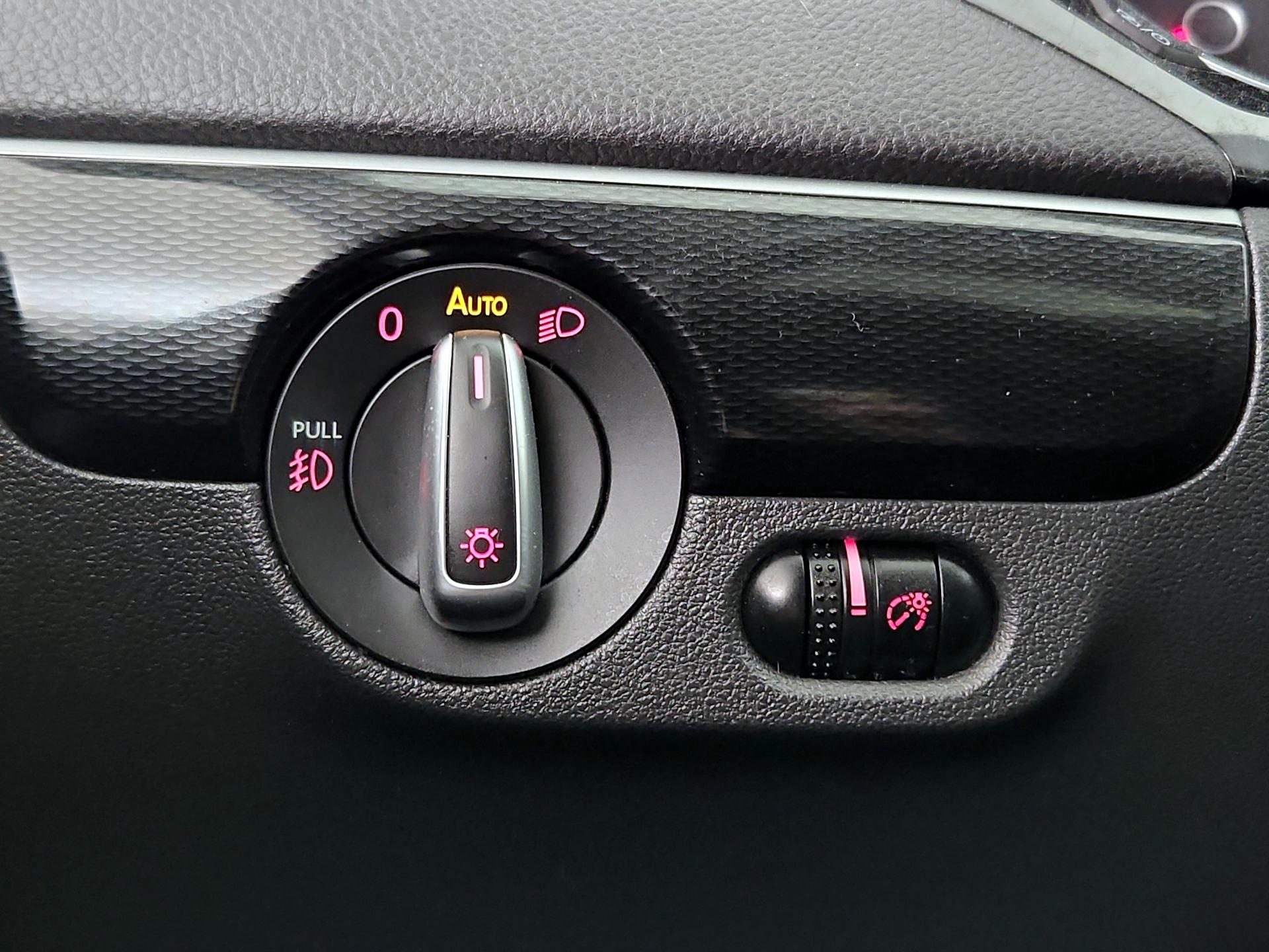 Thumbnail: 2016 Volkswagen Jetta - 13