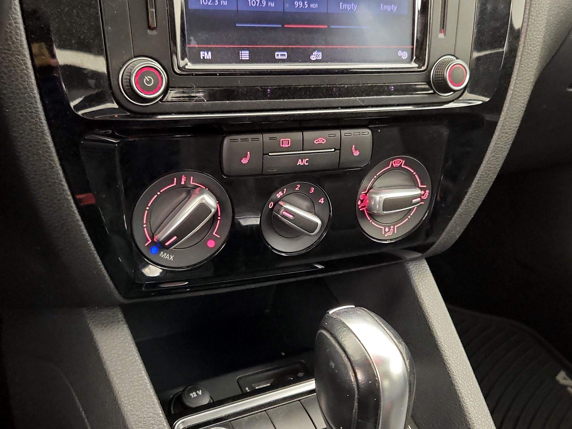 Thumbnail: 2016 Volkswagen Jetta - 17