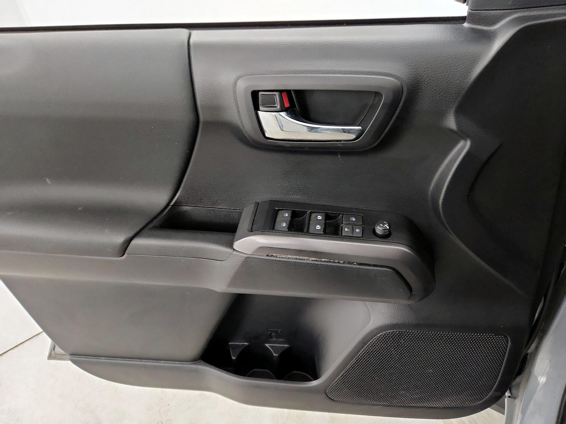 Thumbnail: 2021 Toyota Tacoma - 12