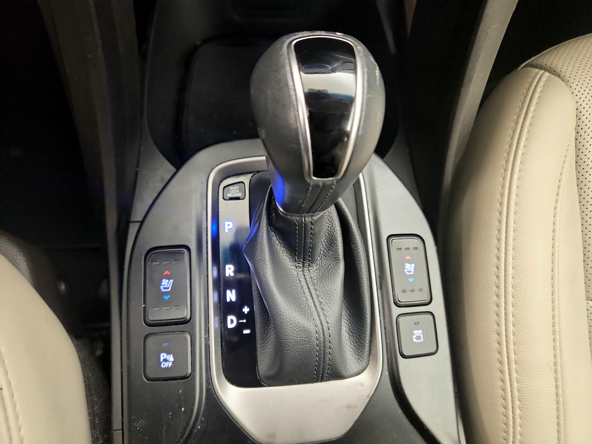 Thumbnail: 2018 Hyundai Santa Fe - 17