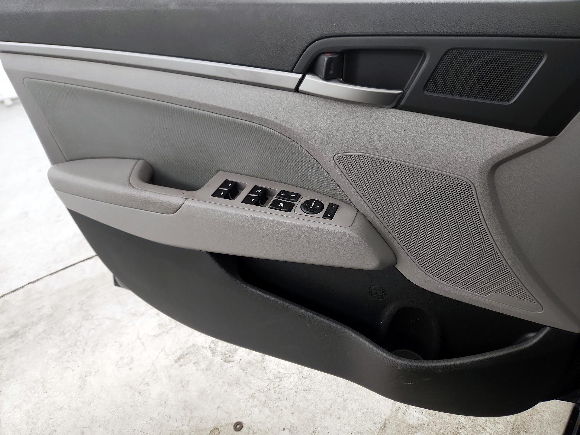 Thumbnail: 2017 Hyundai Elantra - 12