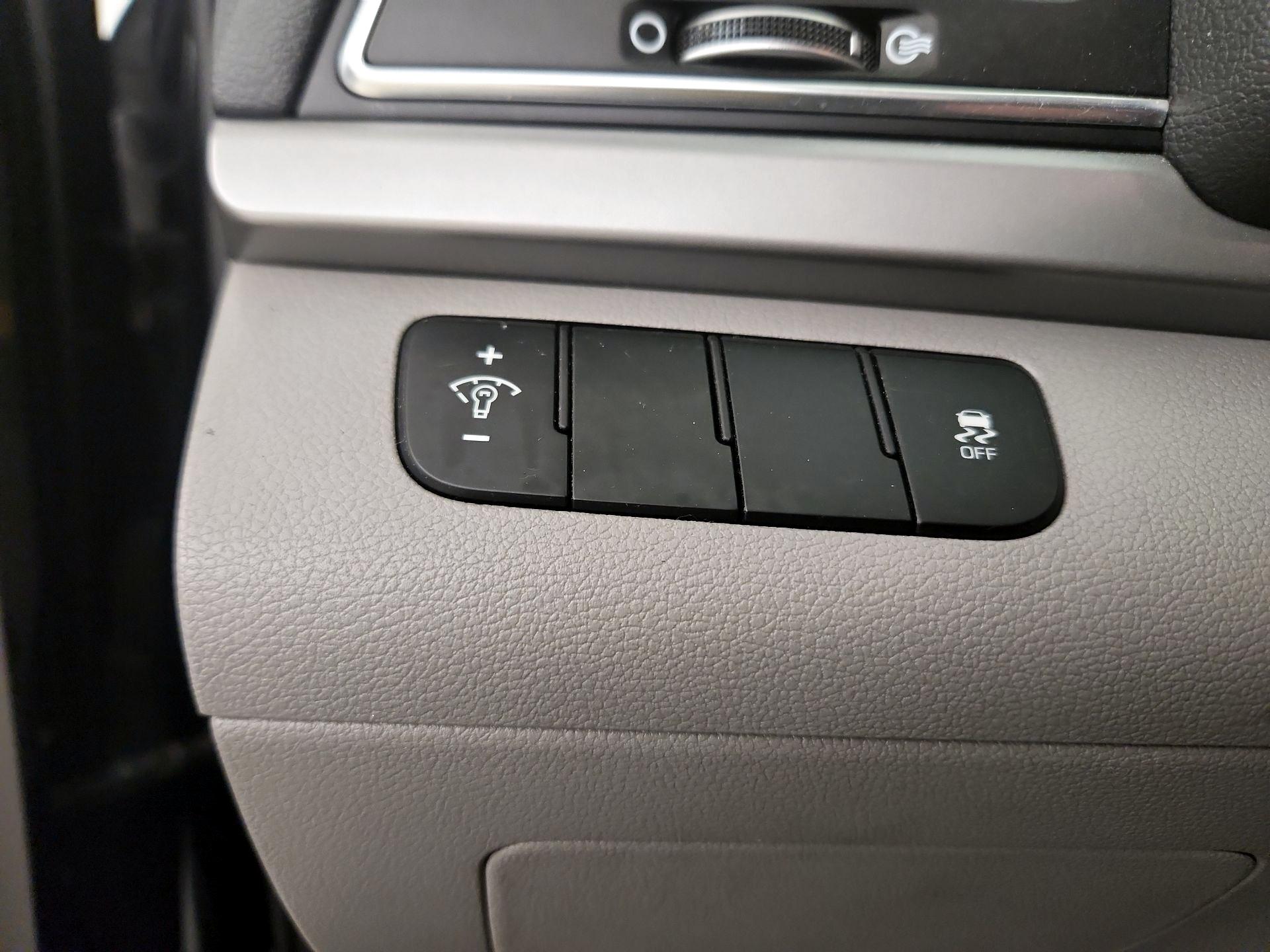 Thumbnail: 2017 Hyundai Elantra - 13