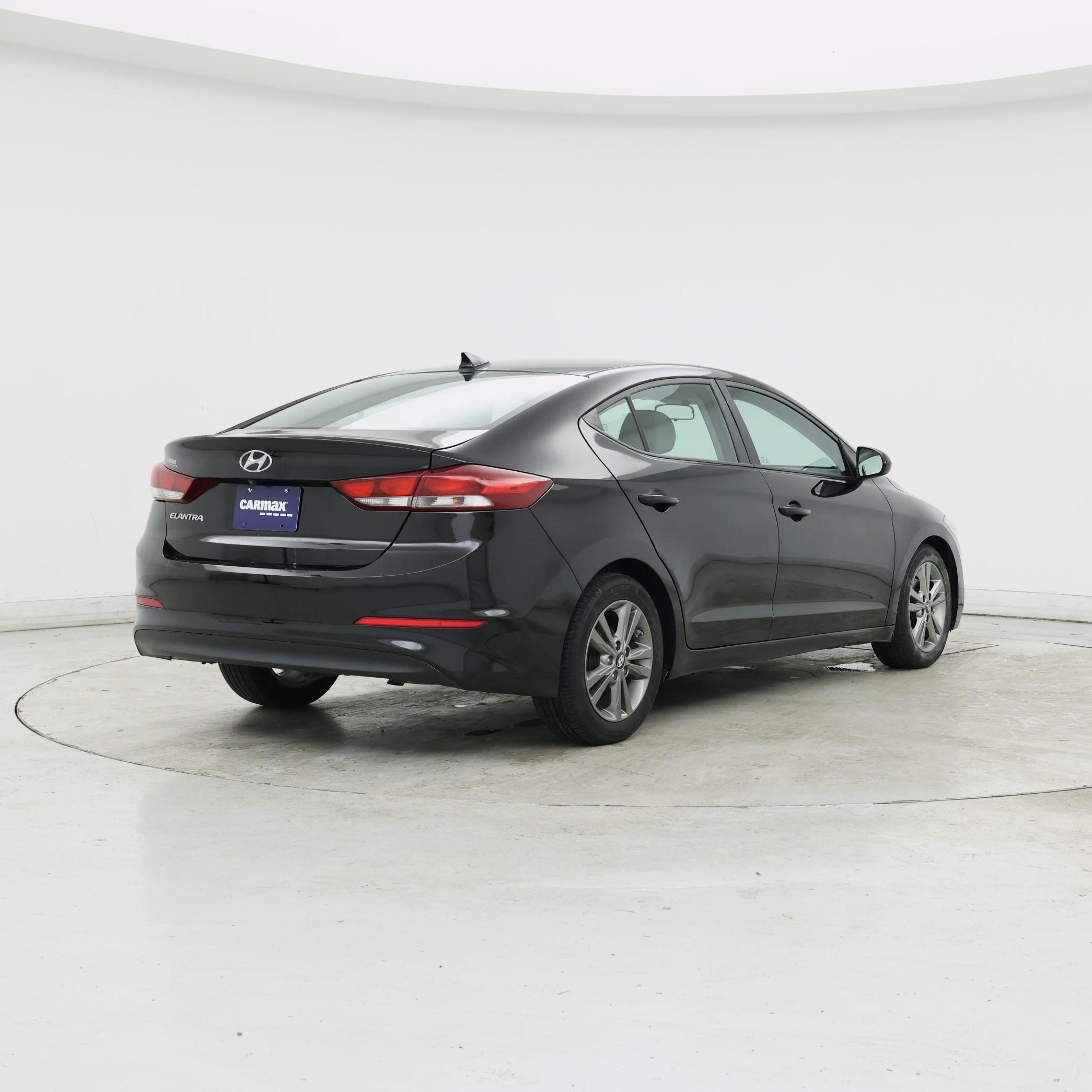 Thumbnail: 2017 Hyundai Elantra - 8