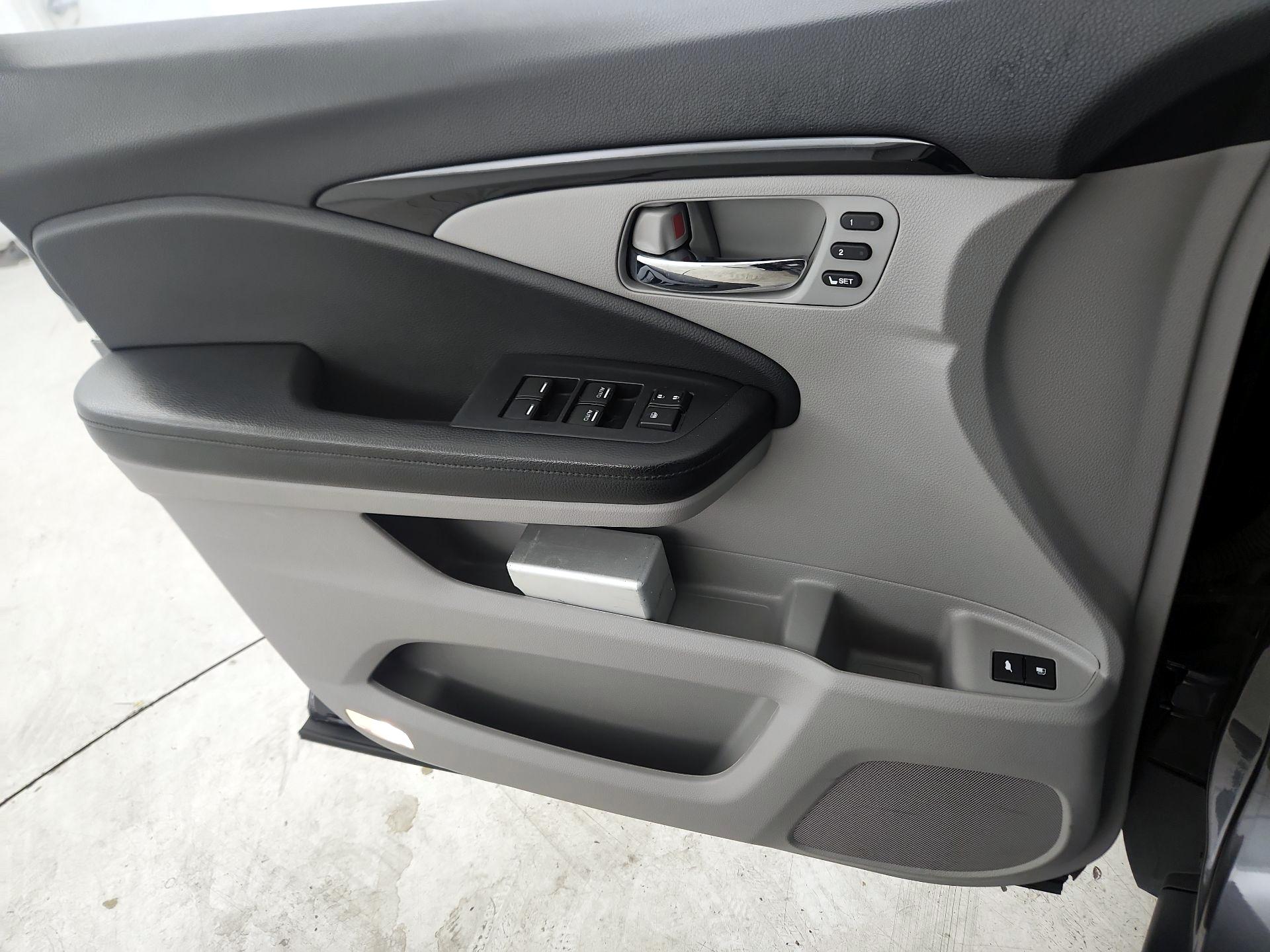 Thumbnail: 2020 Honda Pilot - 12