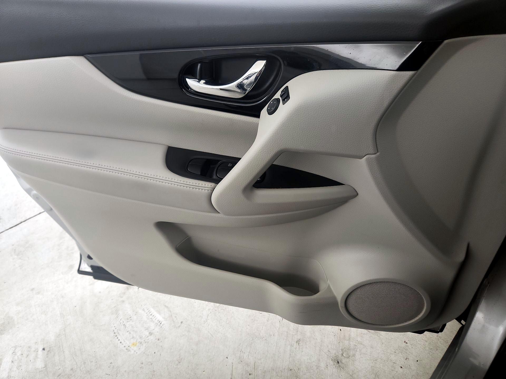 Thumbnail: 2020 Nissan Rogue Sport - 12