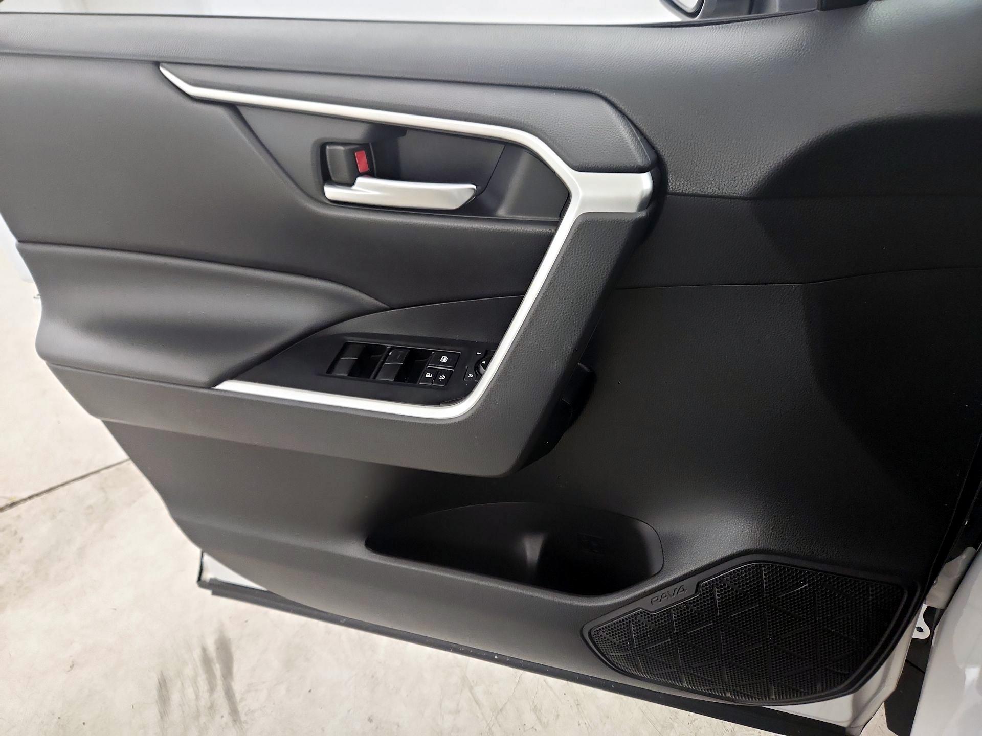 Thumbnail: 2021 Toyota RAV4 - 12